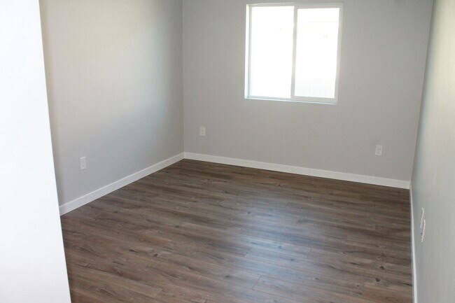Building Photo - Welcome to Meridian!