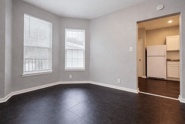 Building Photo - 511 W Cleveland St