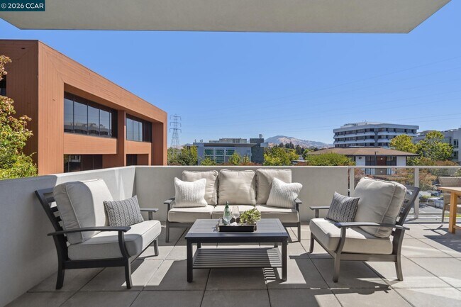 Building Photo - 1756 Cole Ave