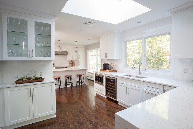 Building Photo - 38 Berndale Dr