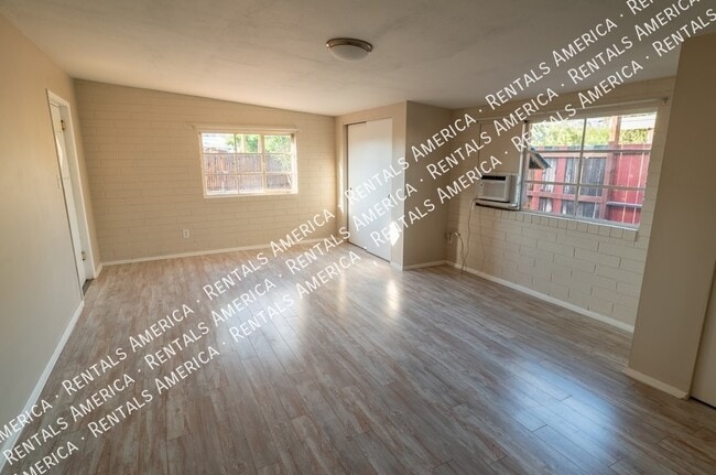 Building Photo - 4307 E Hayhurst St