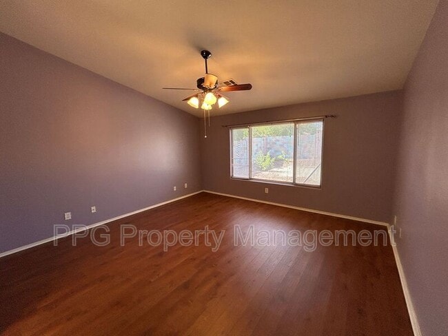 Building Photo - 13444 W Paradise Ln