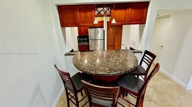 Building Photo - 540 Brickell Key Dr