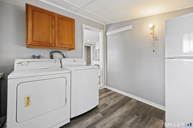 Building Photo - 62 Edgewood Rd