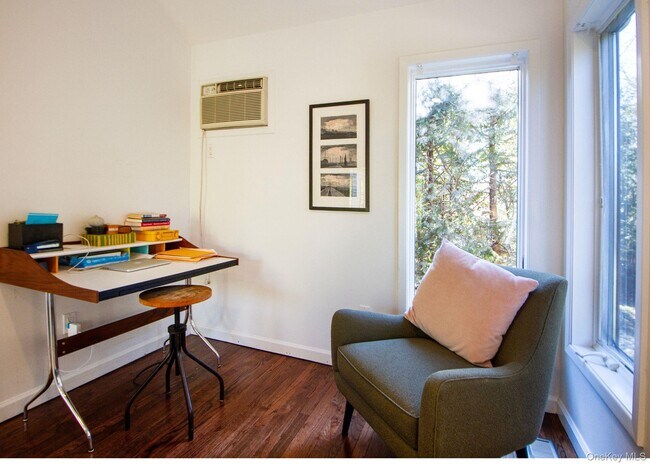 Building Photo - 5 Southwood Ln