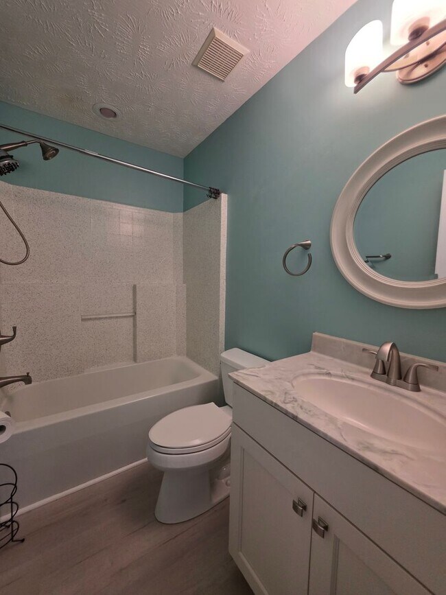 Building Photo - 184 E Ridge Ct