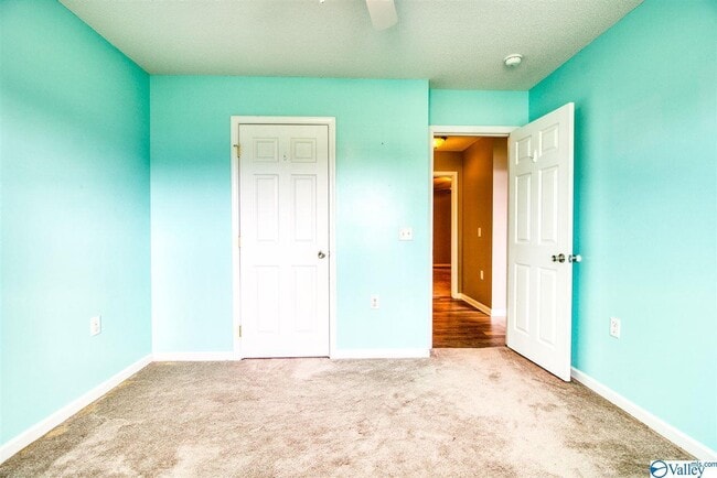 Building Photo - 328 Land Cir