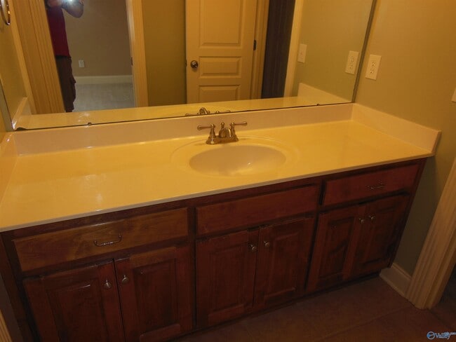 Building Photo - 2604 Little Cove Rd