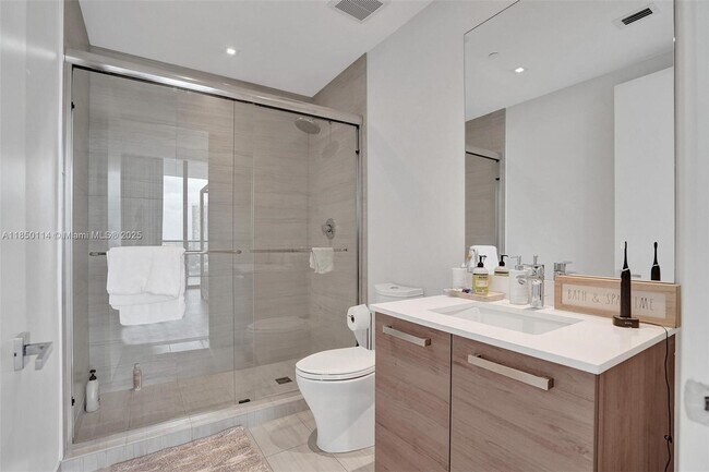 Building Photo - 5000 Island Estates Dr
