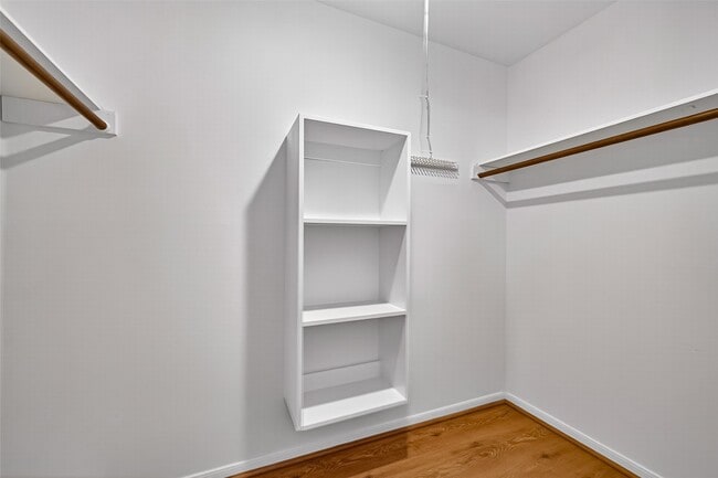 Building Photo - 9602 S Petersham Dr