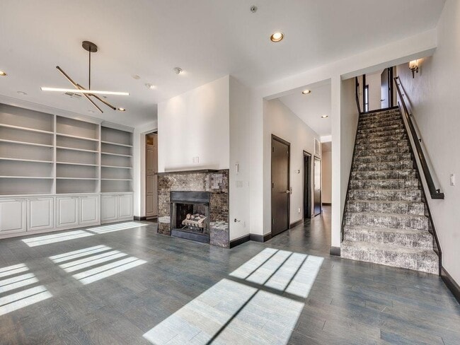 Building Photo - 109 NE 3rd St