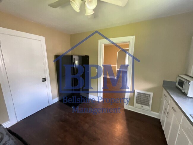 Building Photo - Spacious 3 Bed, 2 Bath Bottom-Floor Duplex...