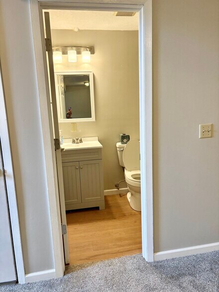 Building Photo - 3885 Tam O Shanter Dr N