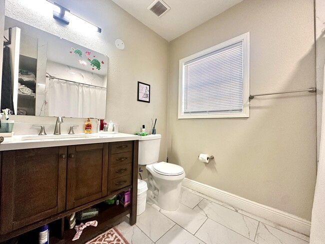 Building Photo - 2512 31st St