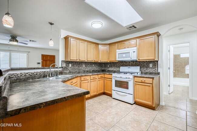 Building Photo - 6289 Cosecha Luna Cir