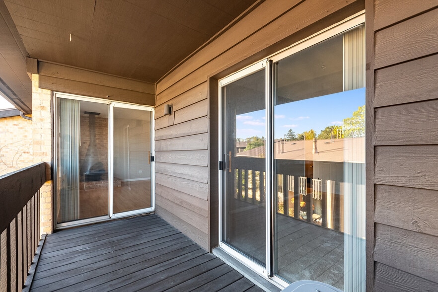 Building Photo - 6165 Knoll Wood Rd