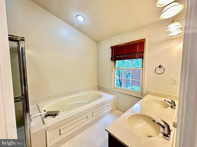 Building Photo - 6304 Crooked Oak Ln