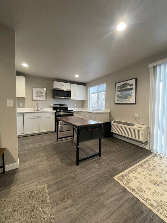 Building Photo - Grand Coulee Apartments