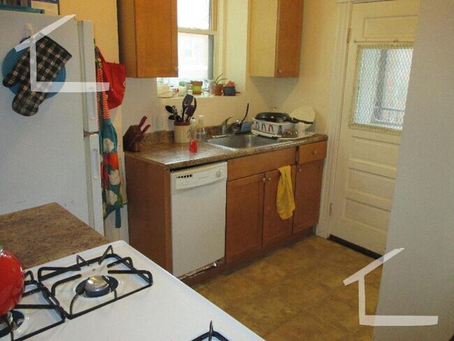 Building Photo - South Huntington 3-Bed