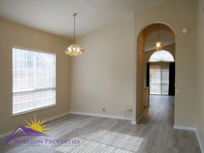 Building Photo - 9472 Clementine Way