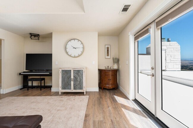 Building Photo - 14215 Killarney Dr