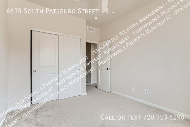 Building Photo - Beautiful Beacon Point Townhome