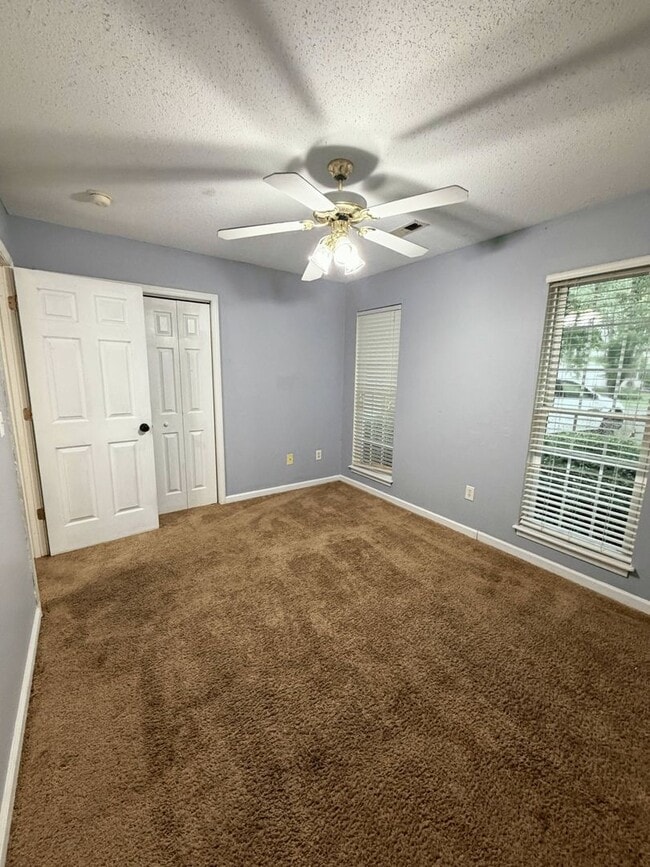 Building Photo - 3BR House with Community Pool