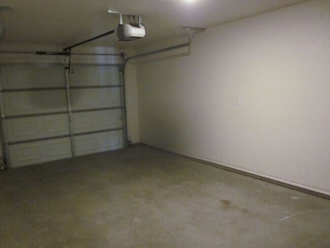 Building Photo - 1102