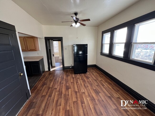 Building Photo - 3 Bedroom, 1 Bathroom Single Family House Downtown