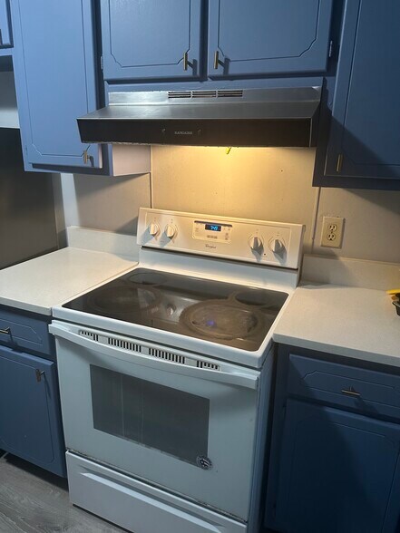Building Photo - 877 Beckwith St SW