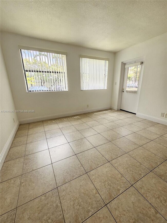 Building Photo - 8180 Geneva Ct