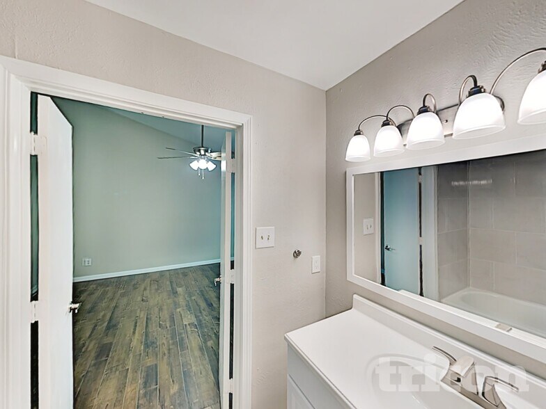 Building Photo - 1423 Ardmore Dr