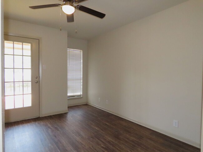 Building Photo - COMING SOON! Remodeled in 2024! Gorgeous 3...