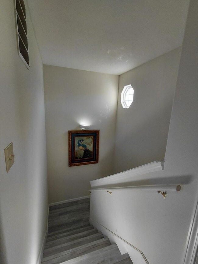 Building Photo - 4 Plex unit close to FLW