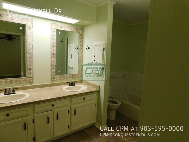 Building Photo - 4220 Birdwell Dr