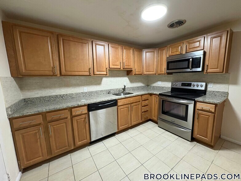 Building Photo - 110 Babcock St