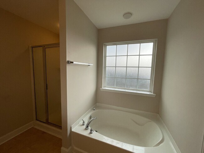 Building Photo - House for Rent