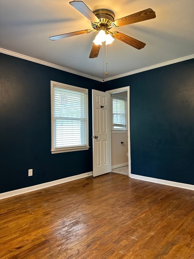 Building Photo - Large Home on the Eastside on a deadened street - Pre Lease