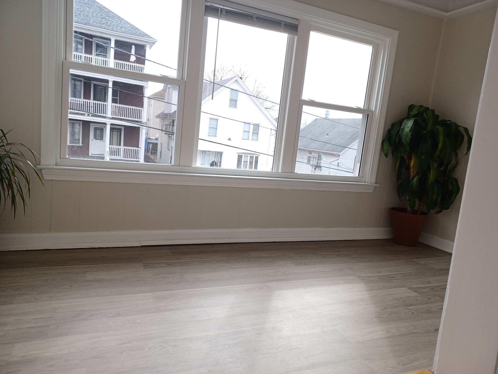 Bonus Sun Room - 22 Chestnut St