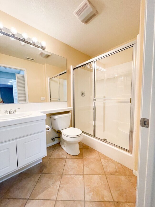 Building Photo - Beautiful first floor condo in Ocean Point...