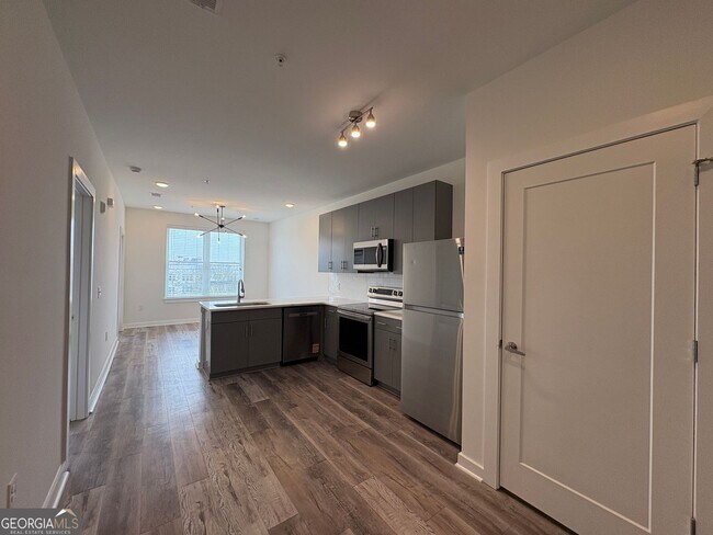 Building Photo - 525 Parkway Dr NE