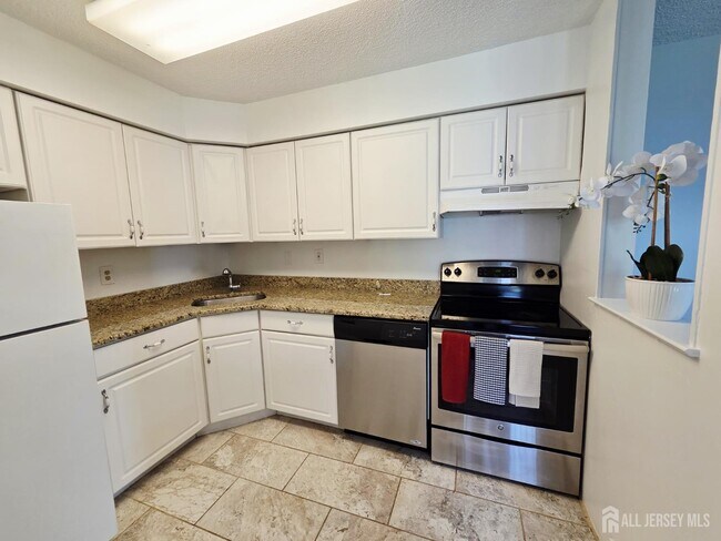 Building Photo - 8113 Tamarron Dr