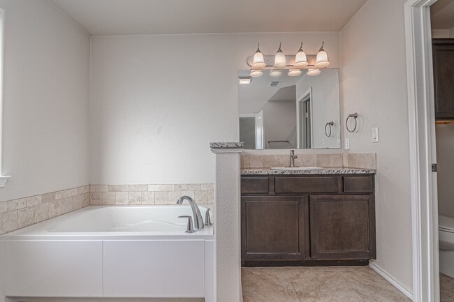 Building Photo - 6719 Yellow Rose Ct