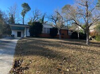 Building Photo - 3012 Pinewood Dr