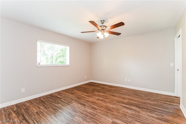 Building Photo - 406 SE 8th St