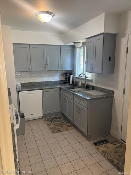 Building Photo - 6284 Woodsdale Dr