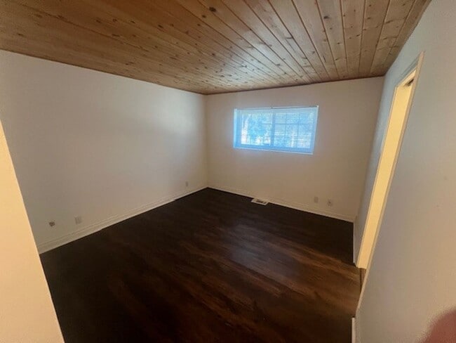 Building Photo - Charming Frazier Park Home Filled With Natural Light