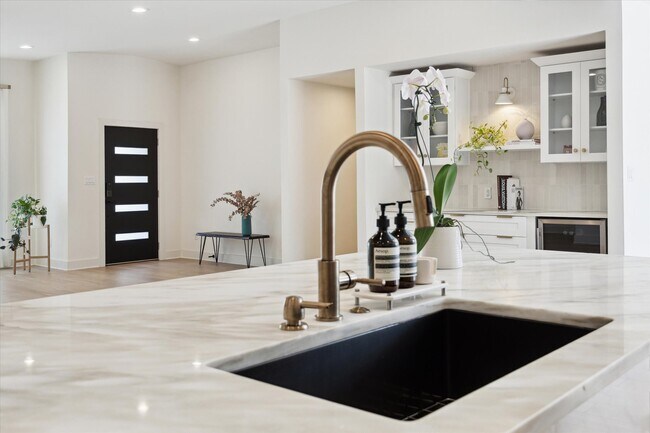 Building Photo - 10159 Brinwood Dr