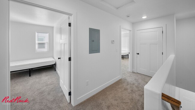 Building Photo - MOVE IN SPECIAL! Fresh, Modern Living, Just Steps Away From Everything in Cedar City