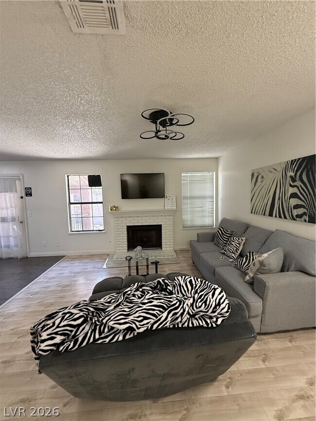 Building Photo - 5576 W Rochelle Ave.